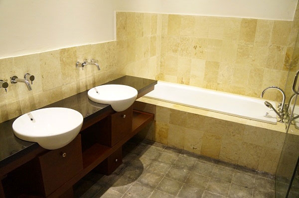 Imagen de la habitación del Hotel Aqua Octaviana Bali Villa. Foto 2