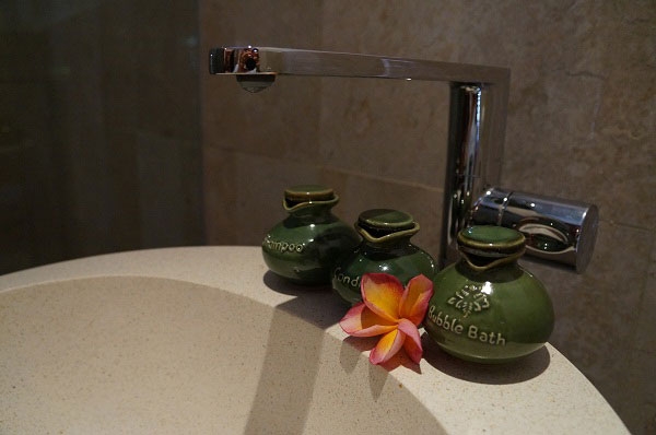 Imagen de la habitación del Hotel Aqua Octaviana Bali Villa. Foto 3