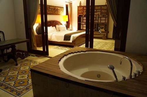 Imagen de la habitación del Hotel Aqua Octaviana Bali Villa. Foto 5