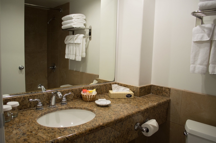 Imagen de la habitación del Hotel Aqua Palms Waikiki. Foto 3