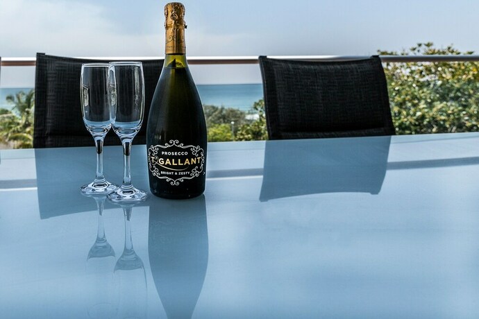 Imagen de la habitación del Hotel Aqua Promenade Beachfront Apartments. Foto 32