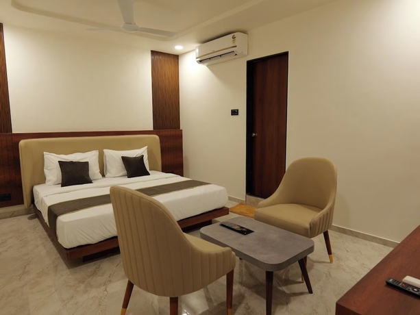 Imagen de la habitación del Hotel Aqua Rajkot. Foto 2