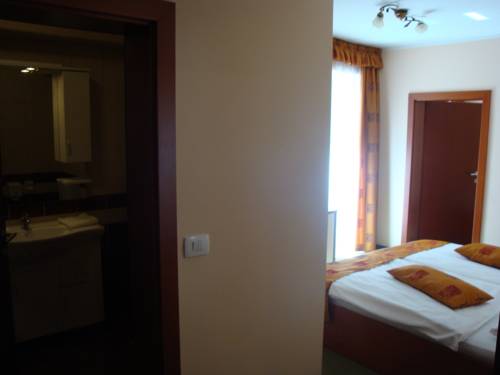 Imagen de la habitación del Hotel Aqua Roma. Foto 7