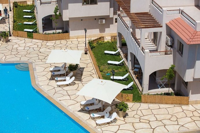 Imagen de la piscina del Hotel Aqua Sidi Heneish by Alma. Foto 15