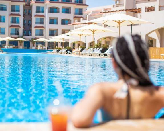 Imagen de la piscina del Hotel Aqua Sidi Heneish by Alma. Foto 18
