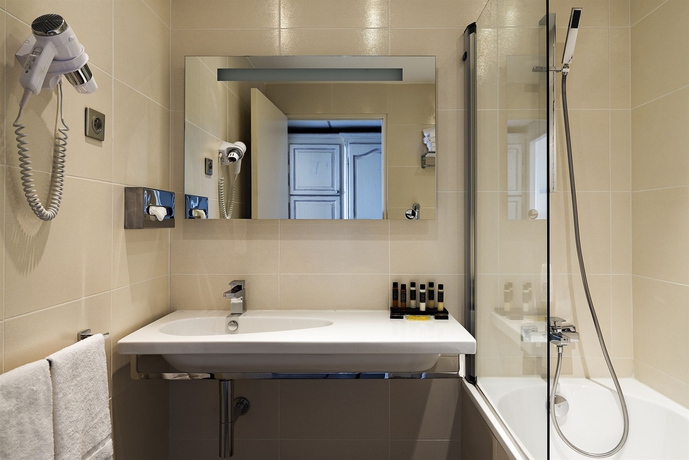 Imagen de la habitación del Hotel Aquabella and Spa. Foto 11