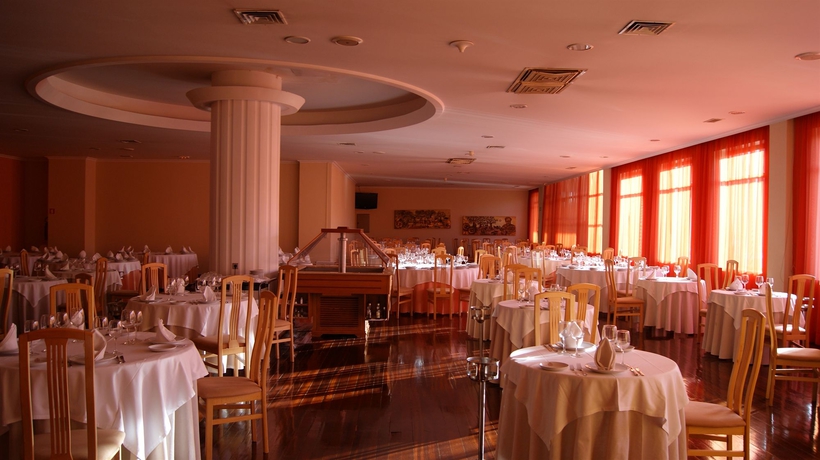 Imagen del bar/restaurante del Hotel Aquae Flaviae - Premium Chaves. Foto 2