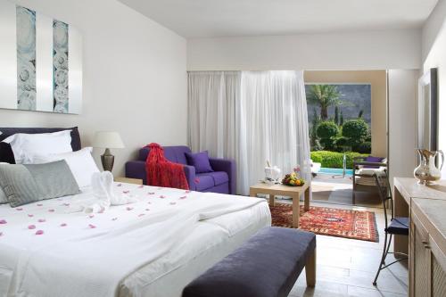 Imagen de la habitación del Hotel Aquagrand Artistic Luxury Beach Resort - Adults Only. Foto 6