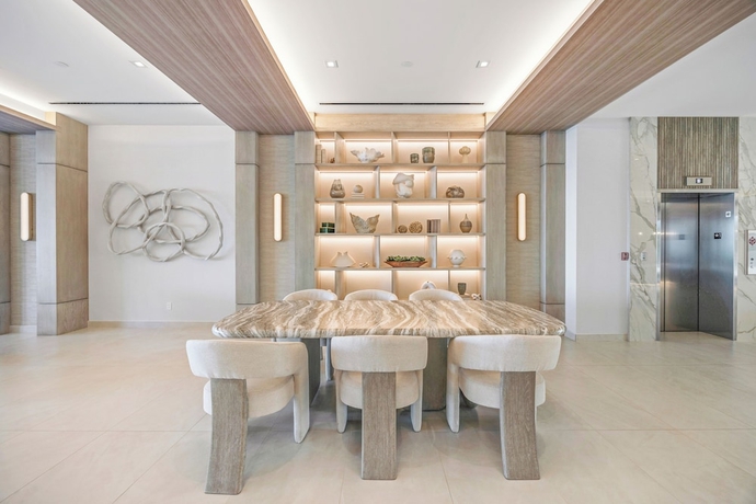 Imagen de los interiores del Hotel Aqualina. Foto 15