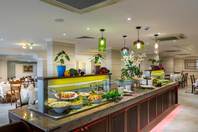 Imagen del bar/restaurante del Hotel Aquamare Beach and Spa. Foto 2