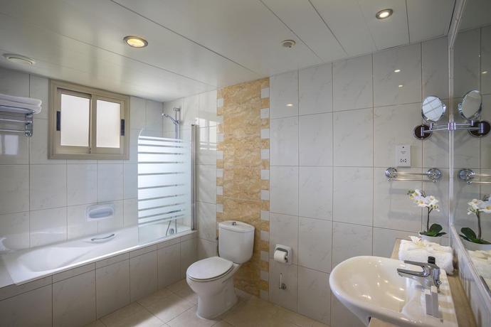 Imagen de la habitación del Hotel Aquamare Beach and Spa. Foto 15