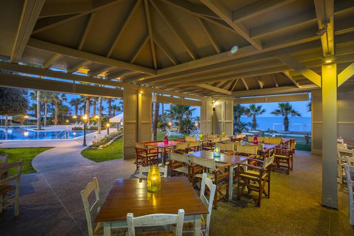 Imagen del bar/restaurante del Hotel Aquamare Beach and Spa. Foto 3