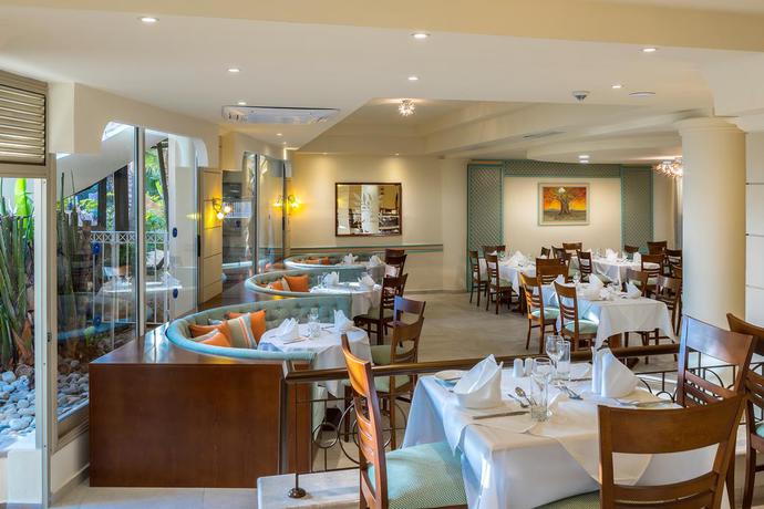 Imagen del bar/restaurante del Hotel Aquamare Beach and Spa. Foto 6