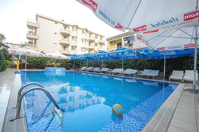 Imagen de la piscina del Hotel Aquamarin. Foto 9