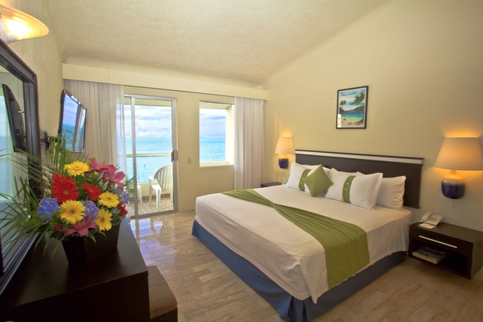 Imagen de la habitación del Hotel Aquamarina Beach Resort. Foto 6