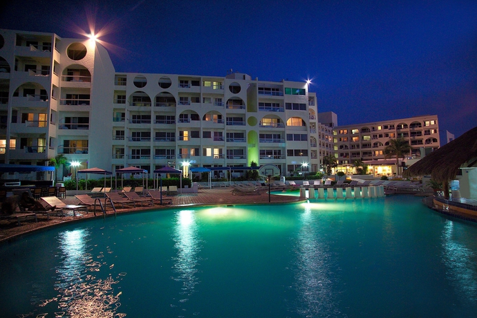 Imagen general del Hotel Aquamarina Beach Resort. Foto 1