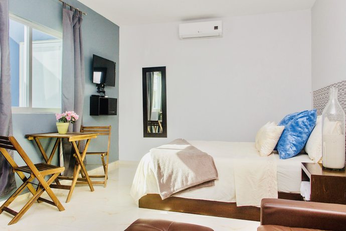 Imagen de la habitación del Hotel Aquamarina Suites. Foto 12