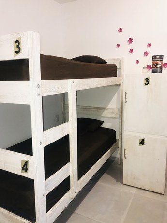 Imagen de la habitación del Hotel Aquamarina Suites. Foto 17