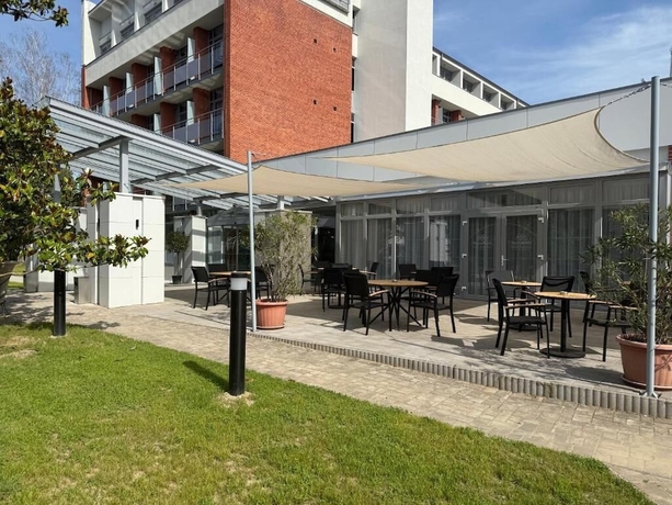 Imagen del bar/restaurante del Hotel Aquamed Hark&aacute;ny. Foto 5