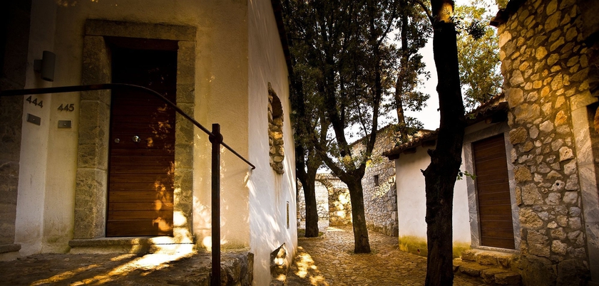 Imagen de los exteriores del Hotel Aquapetra Resort and Spa. Foto 5