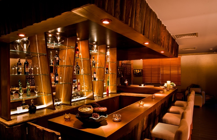 Imagen del bar/restaurante del Hotel Aquari. Foto 4