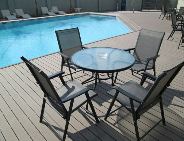 Imagen de la piscina del Hotel Aquarian Tide. Foto 30