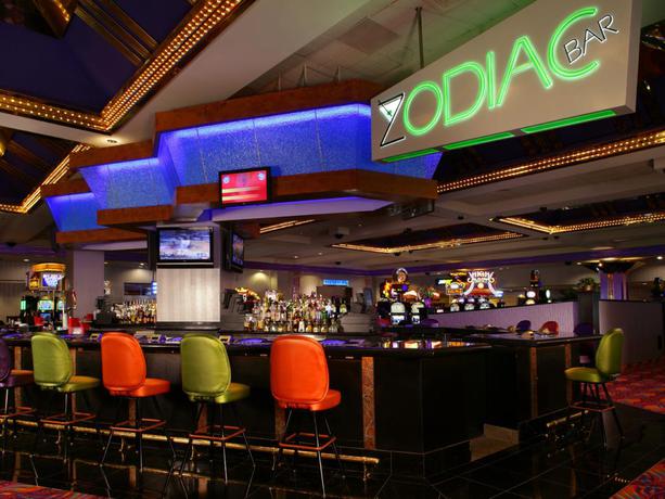 Imagen del bar/restaurante del Hotel Aquarius Casino Resort, BW Premier Collection. Foto 4