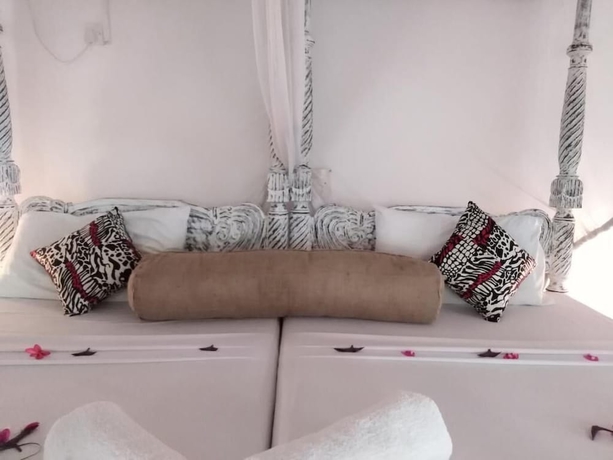 Imagen de la habitación del Hotel Aquarius Club International Resort. Foto 8