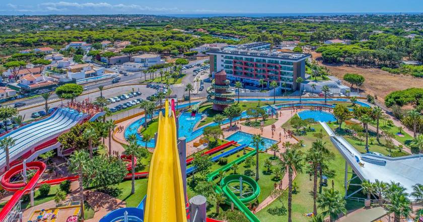 Imagen de los exteriores del Hotel Aquashow Park. Foto 20