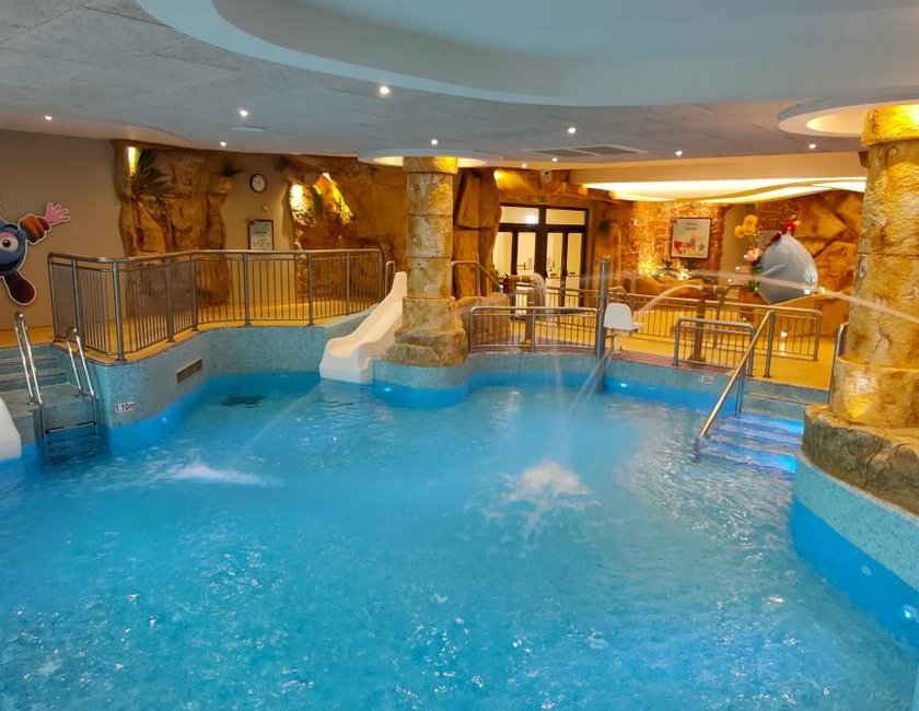 Imagen de la piscina del Hotel Aquashow Park. Foto 15