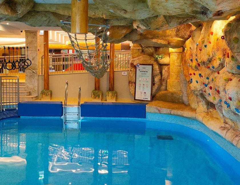 Imagen de la piscina del Hotel Aquashow Park. Foto 19