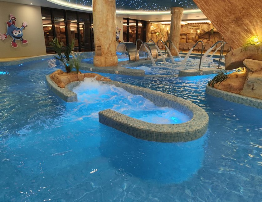 Imagen de la piscina del Hotel Aquashow Park. Foto 23