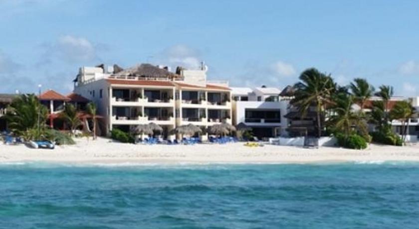 Imagen de los exteriores del Hotel Aquatech Villas De Rosa. Foto 7