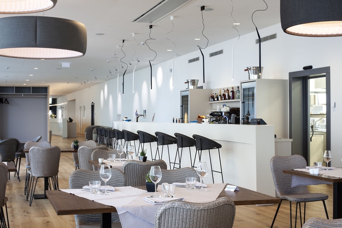 Imagen del bar/restaurante del Hotel Aquatis. Foto 2