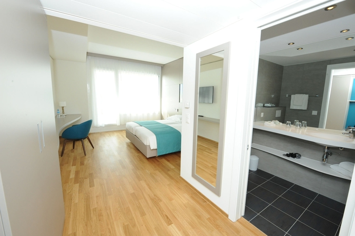 Imagen de la habitación del Hotel Aquatis. Foto 7