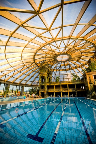 Imagen de la piscina del Hotel Aquaworld Resort Budapest. Foto 14