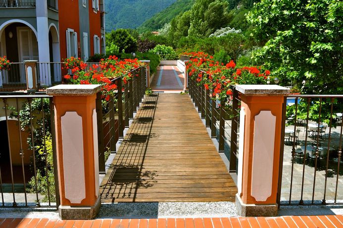 Imagen general del Hotel Aquazzurra Resort And Aparthotel. Foto 2