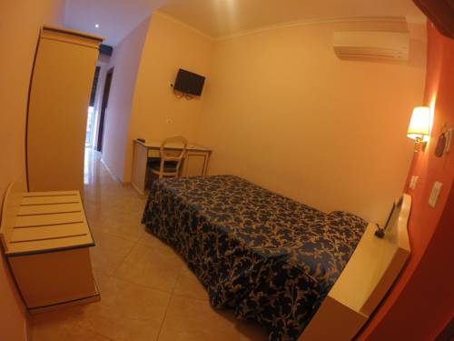 Imagen de la habitación del Hotel Aquila, Aprilia. Foto 10