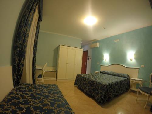 Imagen de la habitación del Hotel Aquila, Aprilia. Foto 15