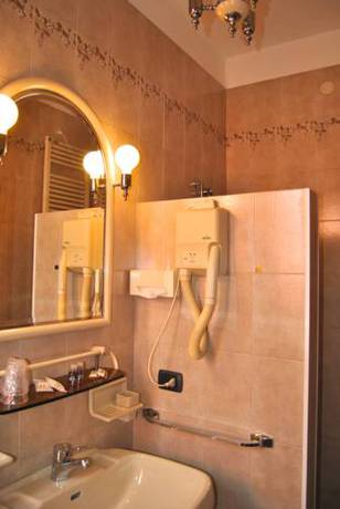 Imagen de la habitación del Hotel Aquila, Castelfranco Emilia. Foto 8