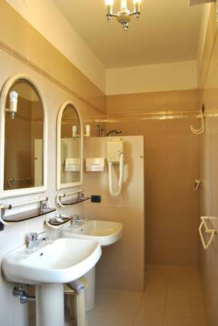 Imagen de la habitación del Hotel Aquila, Castelfranco Emilia. Foto 10