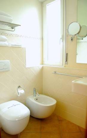 Imagen de la habitación del Hotel Aquila, Castelfranco Emilia. Foto 15