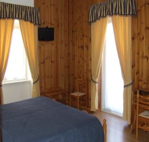 Imagen de la habitación del Hotel Aquila, Cortina d'Ampezzo . Foto 3
