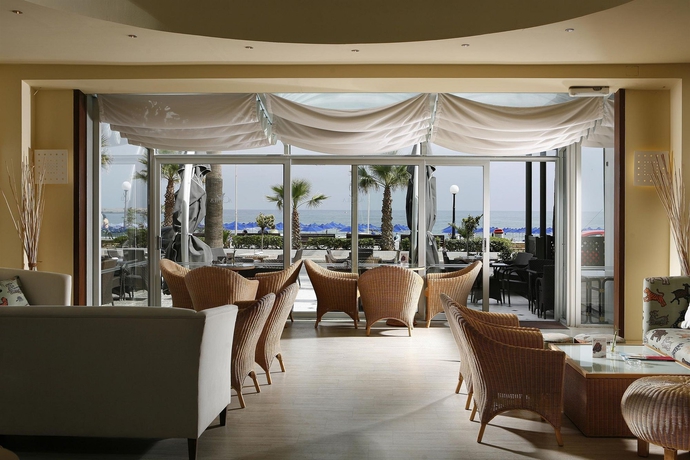 Imagen del bar/restaurante del Hotel Aquila Porto Rethymno. Foto 2