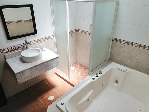 Imagen general del Hotel Aquiles. Foto 13