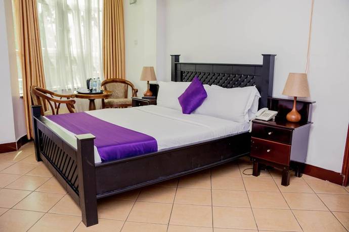 Imagen de la habitación del Hotel Aquiline. Foto 17