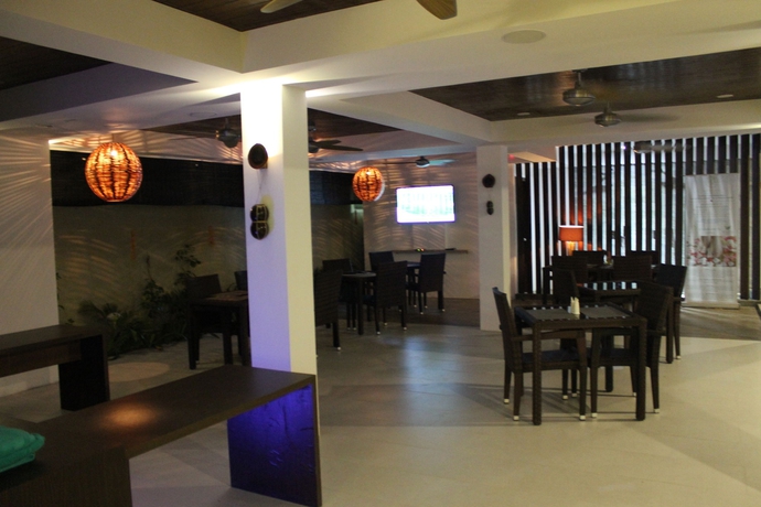 Imagen de la piscina del Hotel Aquzz Hotel & Spa. Foto 13