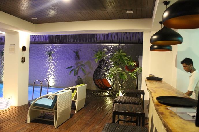 Imagen de la piscina del Hotel Aquzz Hotel & Spa. Foto 14