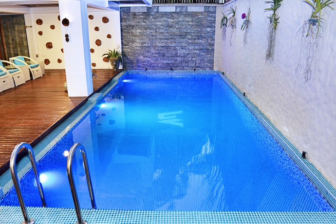 Imagen de la piscina del Hotel Aquzz Hotel & Spa. Foto 15