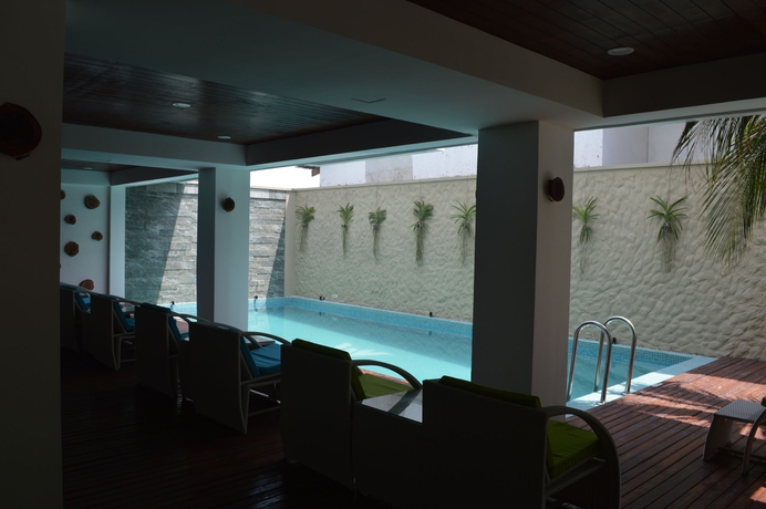 Imagen de la piscina del Hotel Aquzz Hotel & Spa. Foto 16